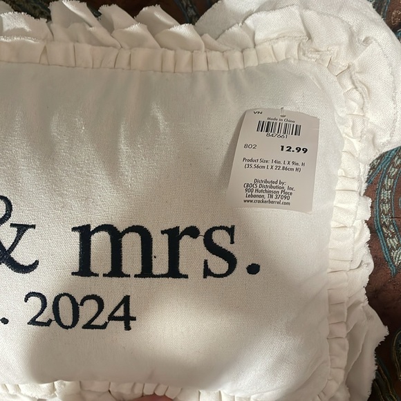 Pillow - Picture 4 of 4